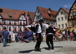 kernpics.de shooting: Donauschwäbische Tanz- und Folkloregruppe Reutlingen | Auftritt beim Schäferlauf in Bad Urach | 21. Juli 2013