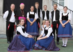 kernpics.de shooting: Donauschwäbische Tanz- und Folkloregruppe Reutlingen | Auftritt beim Geburtstagfest von Erzbischof Zollitsch in Freiburg | 09. August 2013